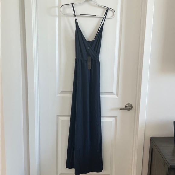 NWT ININ Women's Deep V-Neck Sleeveless Solid Maxi Dress Navy M - Picture 2 of 6